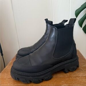 GANNI Chelsea Boots